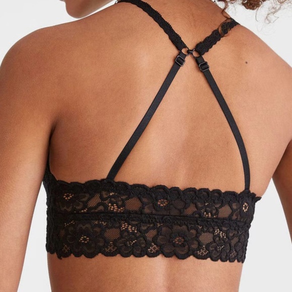 NWT Black Bralette. Sz M. Lace. Plunge. Removable pads. Adjustable straps. - Picture 9 of 10